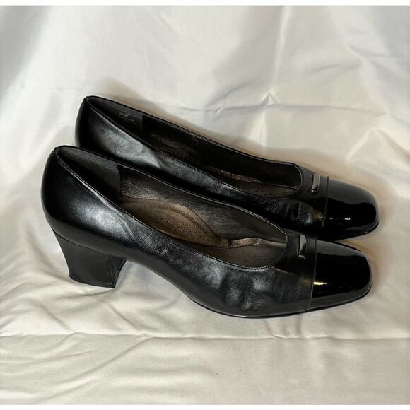 Naturalizer Black Leather Slip On Pump Size 9D/B - Picture 2 of 5